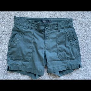 Green size 4/27 Prana shorts, perfect condition.